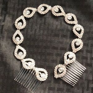 Teardrop rhinestone headband.